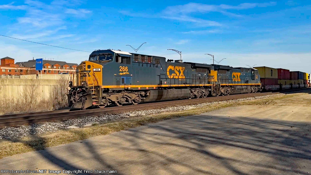 CSX 266 leads I135.